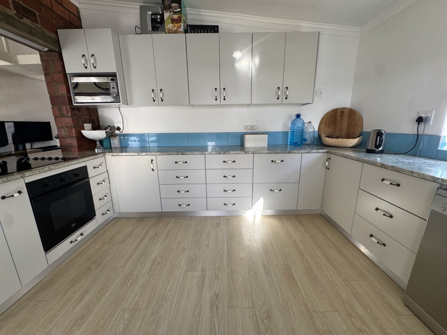 To Let 4 Bedroom Property for Rent in Grotto Bay Western Cape